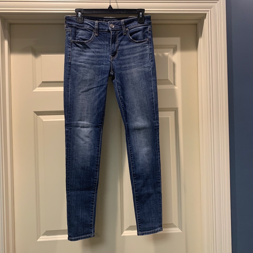 American Eagle Jeans Skinny Super Stretch ~  Size 6 - Inseam is 29